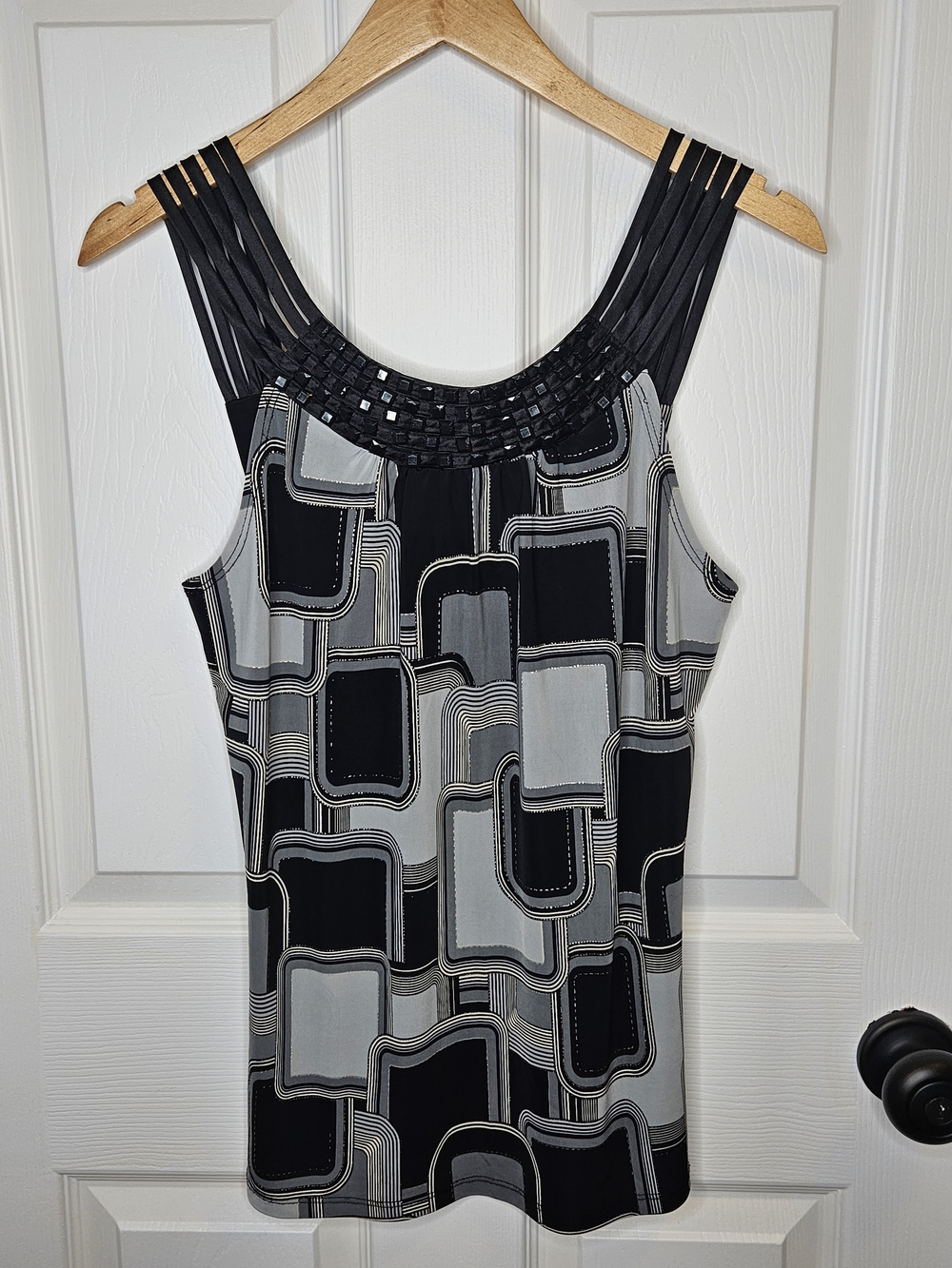 NWOT Reitmans Black Gray Strappy Sleeveless Top Neckline Beading Size M Cami